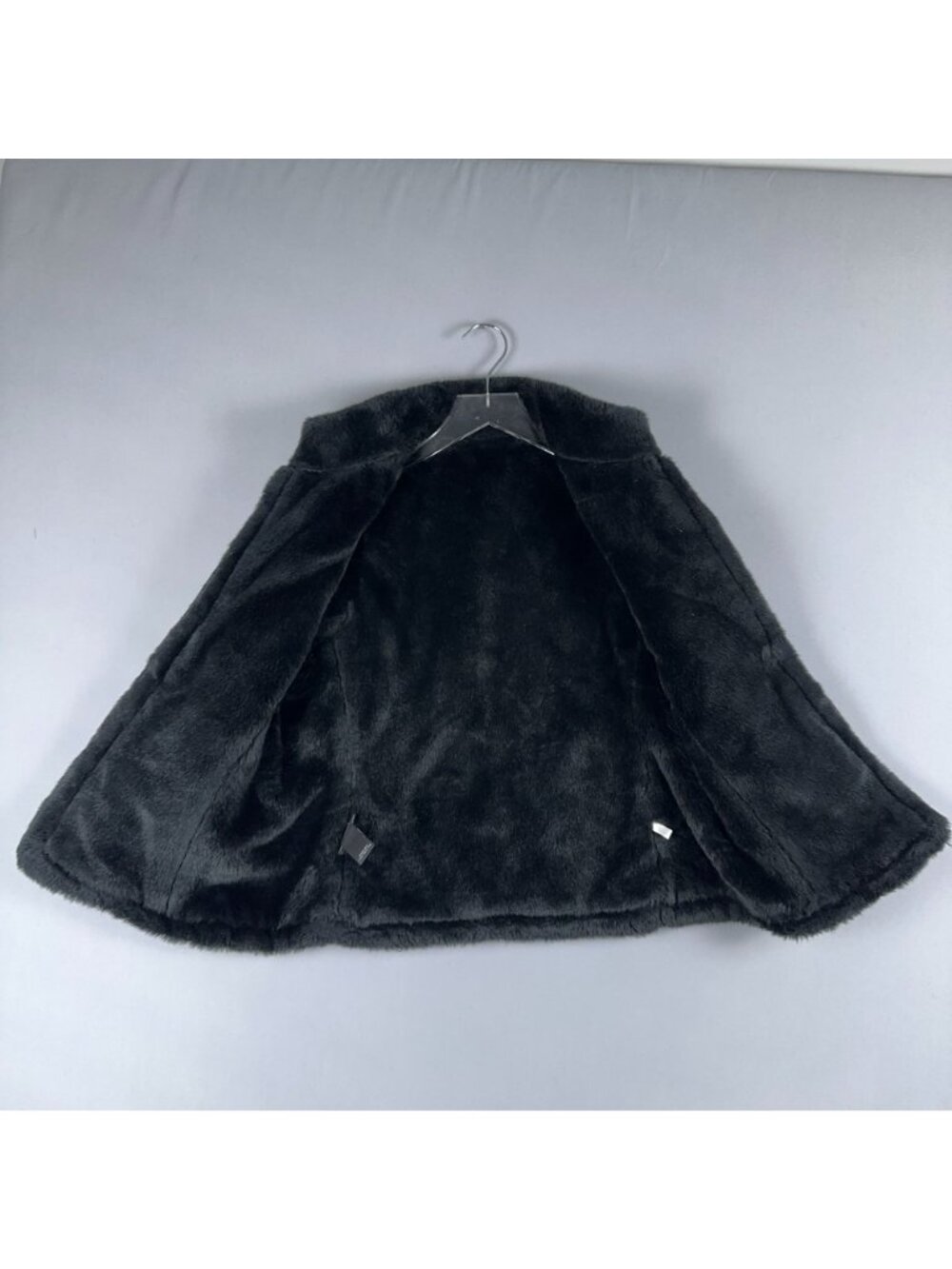New York & Company Reversible Quilted Faux Fur Puffer Vest Size Medium Black - Picture 4 of 9